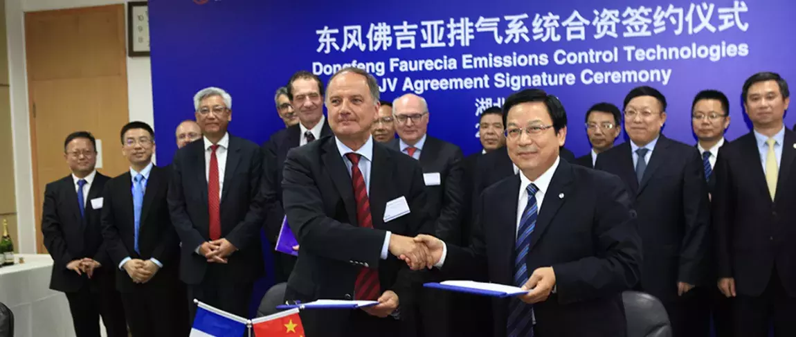 Faurecia signs a new joint venture with Dongfeng Motor Corporation and expands its partnership to Clean Mobility